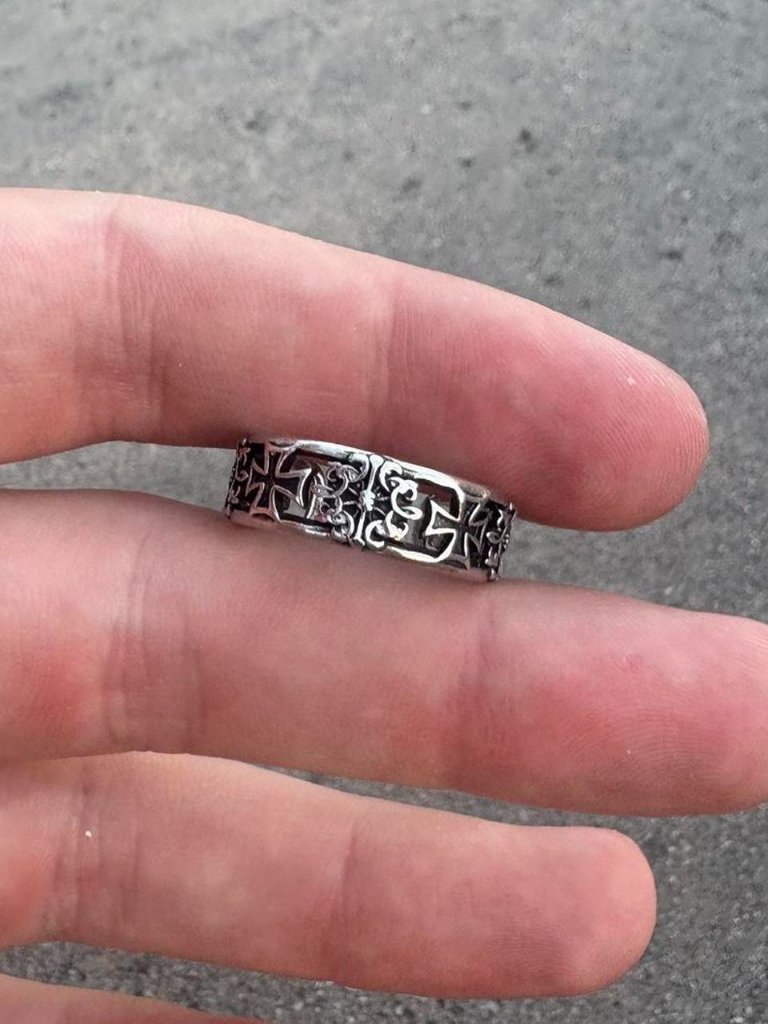 Vintage Y2k-Style Chrome Cross Ring